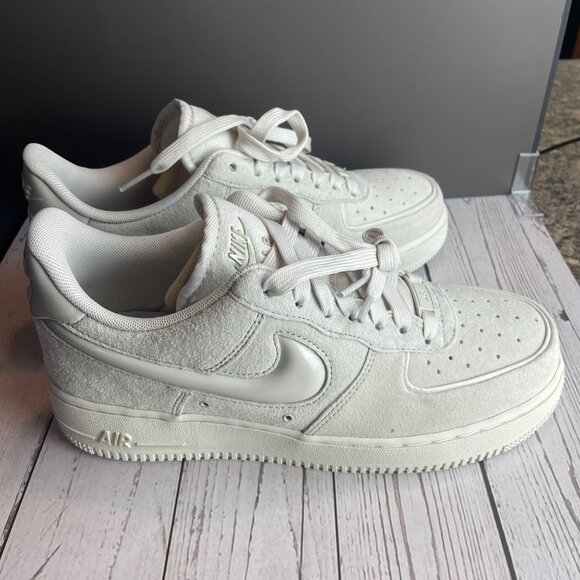 NIKE AIR FORCE 1 '07 (WOMEN) 7.5 - Picture 4 of 13